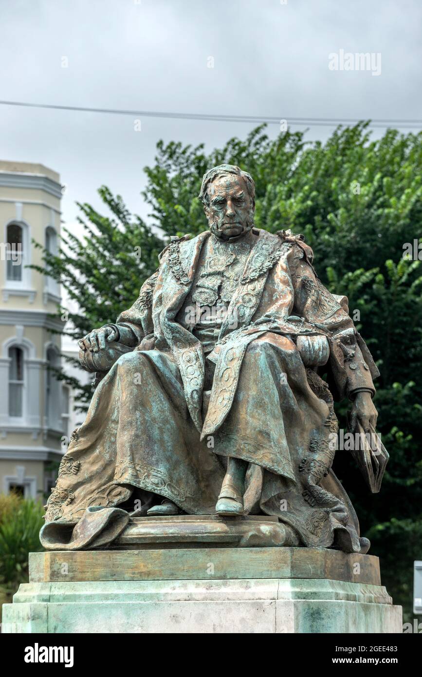 Eastbourne, 2021 agosto: Statua del duca del Devonshire sul lungomare di Eastbourne Foto Stock