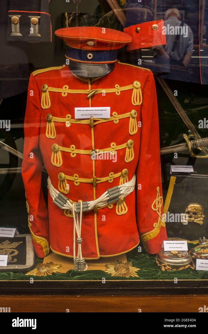 Tunica tedesca rossa / uniforme di Hussar Attila per il reggimento Leib-Hussar / Life Hussar Foto Stock
