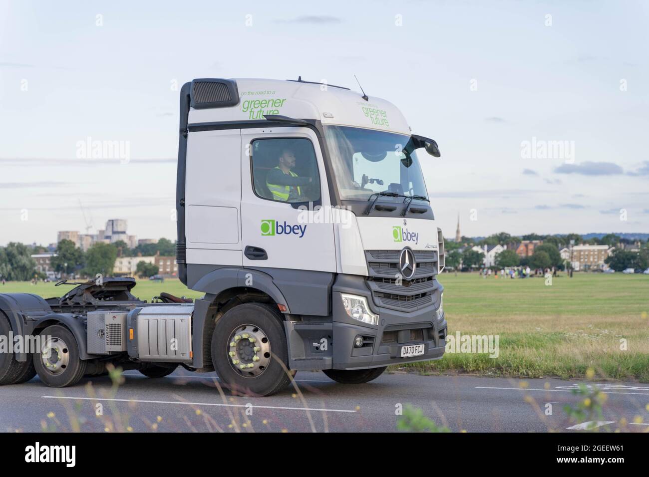 HGV camion per Abbey, futuro più verde sulla A2 strada Londra Inghilterra Foto Stock