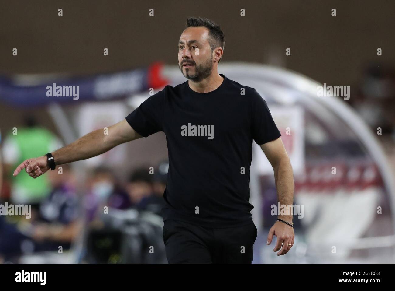 Monaco, Monaco, 17 agosto 2021. Roberto De Zerbi Capo allenatore del FC Shakhtar Donetsk reagisce durante la partita della UEFA Champions League allo Stade Louis II di Monaco. L'immagine di credito dovrebbe essere: Jonathan Moscop / Sportimage Foto Stock