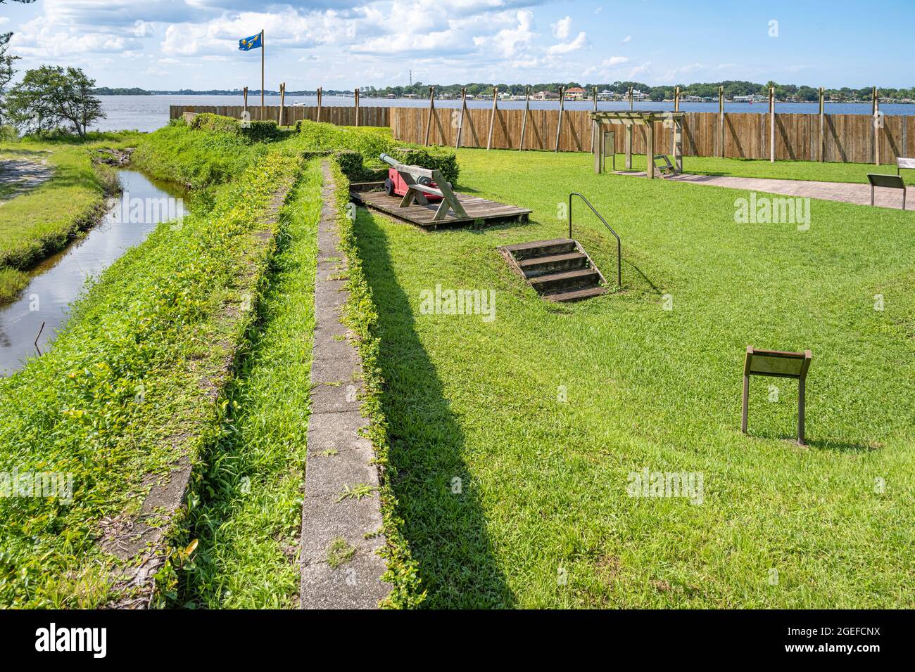 Interno di Fort Caroline replica del 16 ° secolo insediamento francese Huguenot lungo il fiume St. Johns a Jacksonville, Florida. (STATI UNITI) Foto Stock