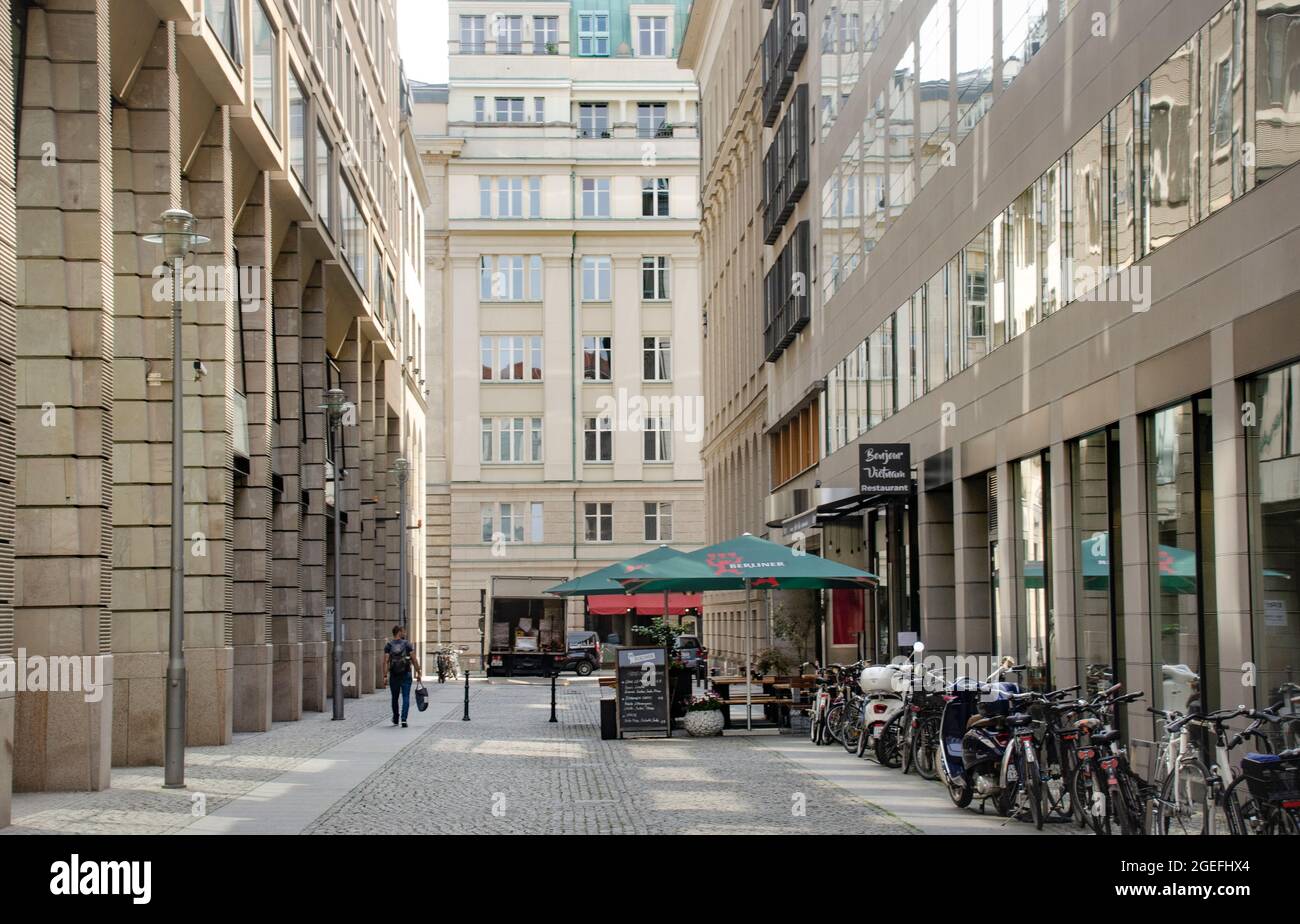 berlin-Der große, geschäftige Bezirk Mitte ist Berlins zentraler Verwaltungsbezirk. Foto Stock