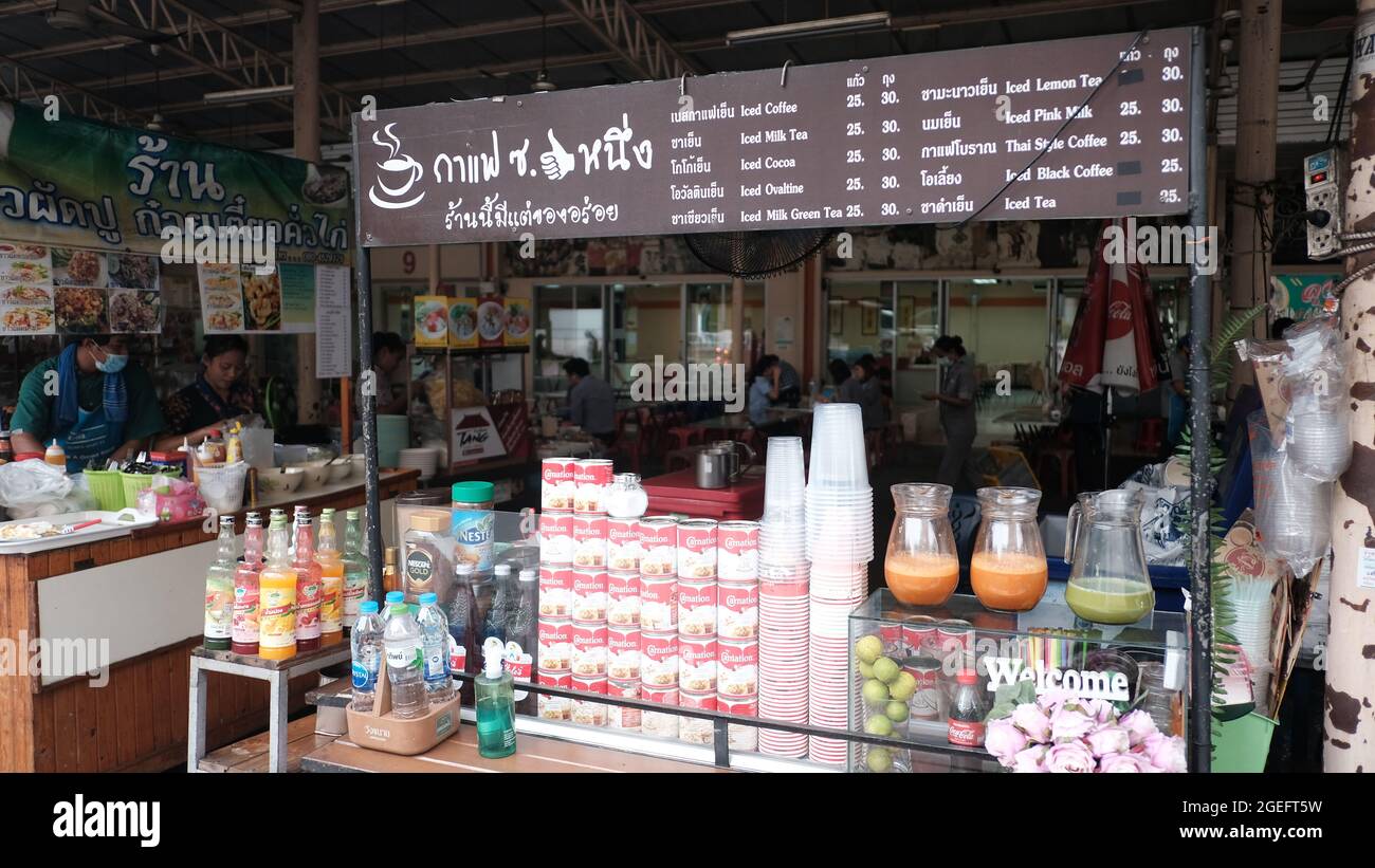 Take away Beverage Shop Sukhumvit Road Nana e Asoke Area Business e vita notturna Bangkok Thailandia Foto Stock