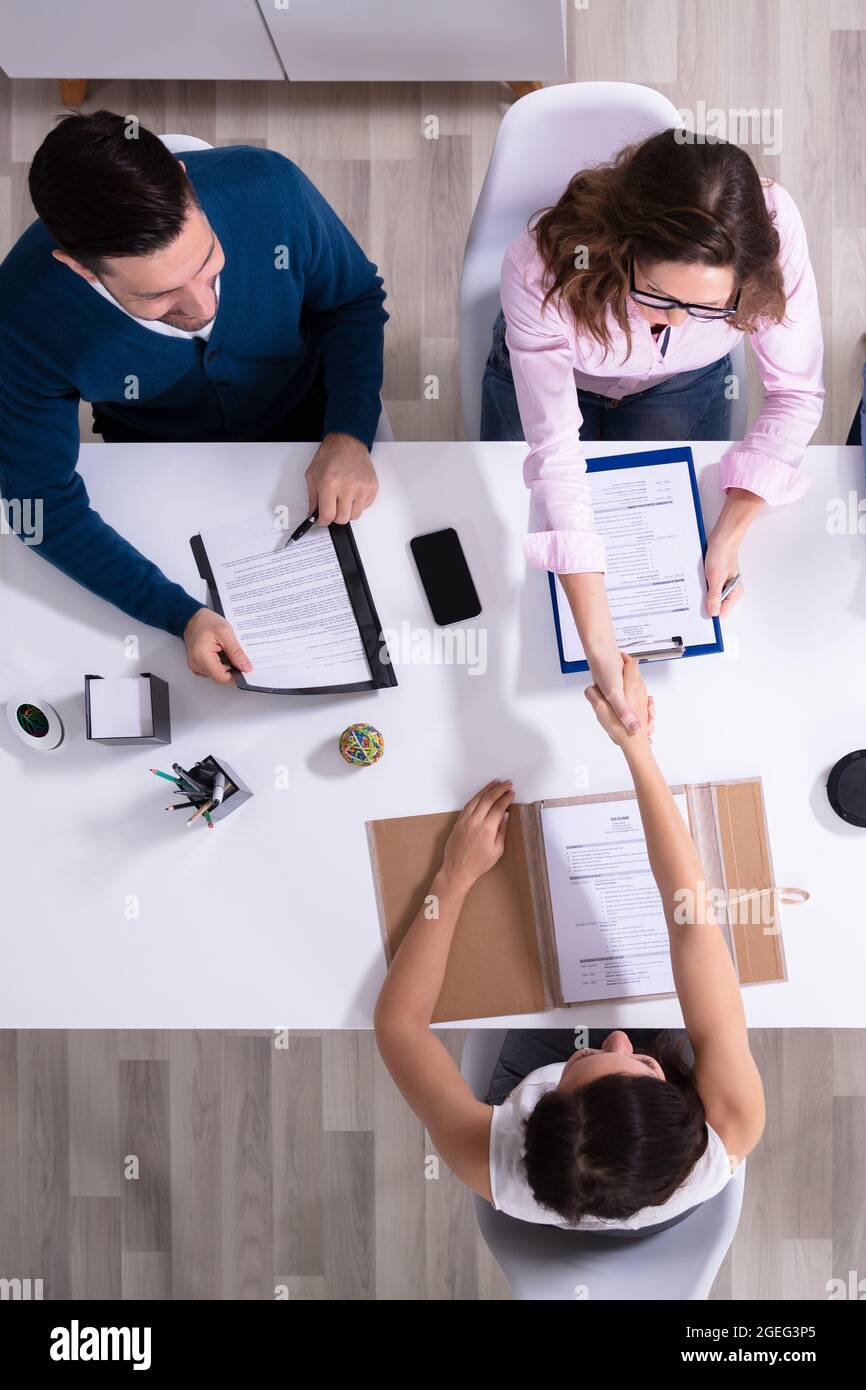 Datore di lavoro assunzione di persone. Personale e reclutamento per lavoro Foto Stock