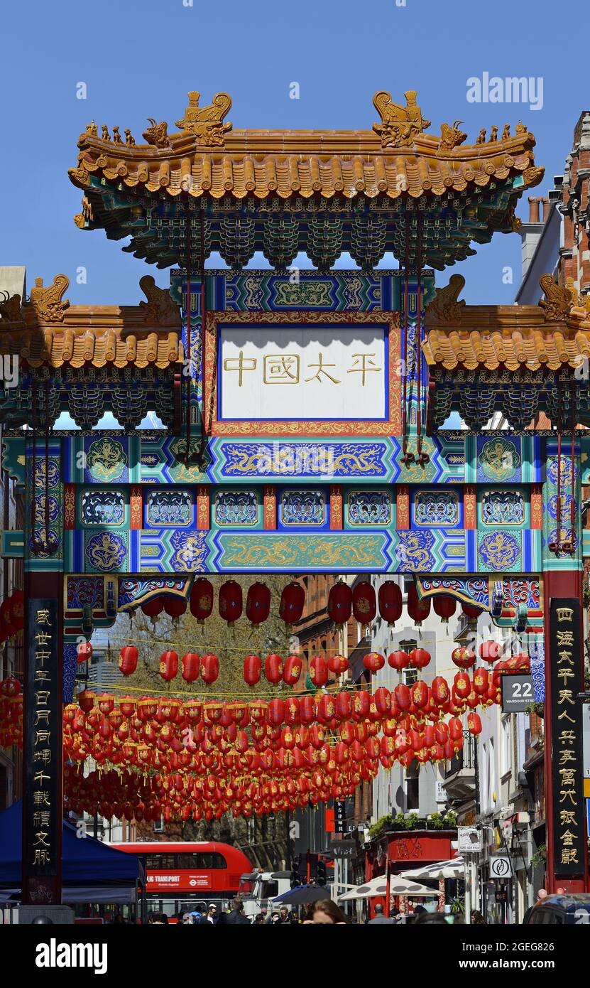 Londra, Inghilterra, Regno Unito. Chinatown Gate (2016) su Wardour Street (dettaglio) Foto Stock