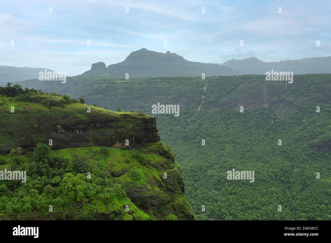 Vista del punto di Takmak da Sudhagad Fort, Raigad, Maharashtra, India. Foto Stock