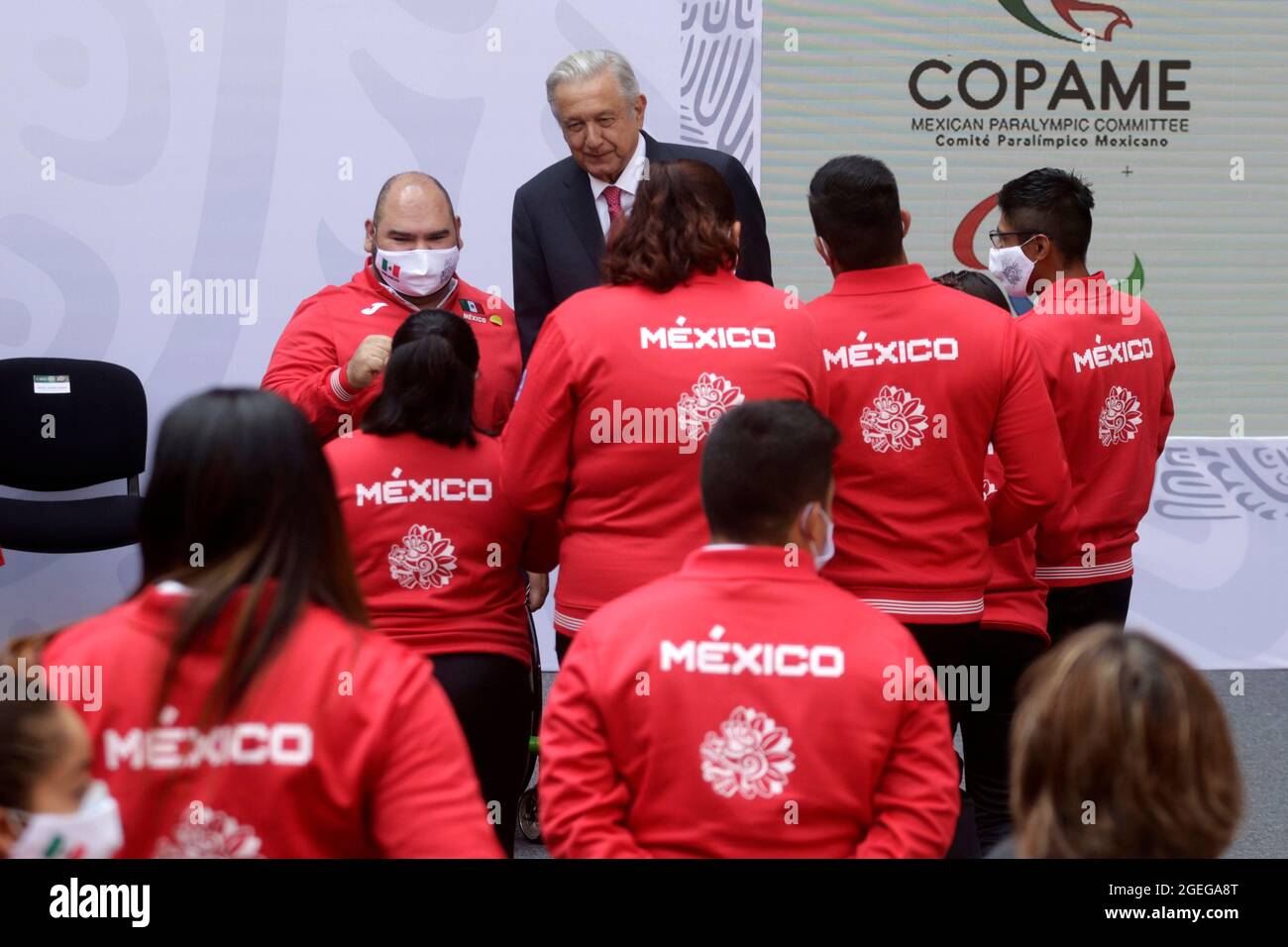 CITTÀ DEL MESSICO, MESSICO - AGOSTO 17: Il presidente messicano Andres Manuel Lopez Obrador, durante una cerimonia con gli atleti del Messico che si dirigeranno ai Giochi Paralimpici di Tokyo 2020 al Palazzo Nazionale il 17 agosto 2021 a Città del Messico, Messico. Credit: Luis Barron/Eyepix Group/The Photo Access Foto Stock