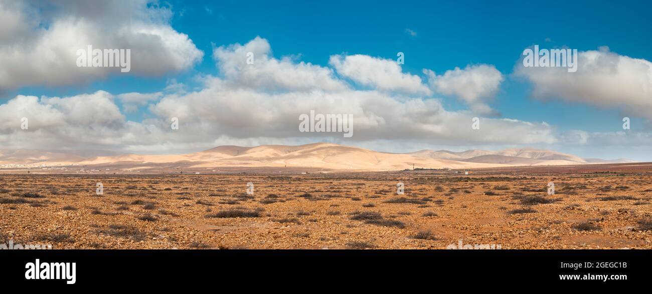 Panorama di Llanos de la Concepcion, l'arido paesaggio di montagna semi-deserto vicino a Triquivate, Fuerteventura, Isole Canarie Foto Stock