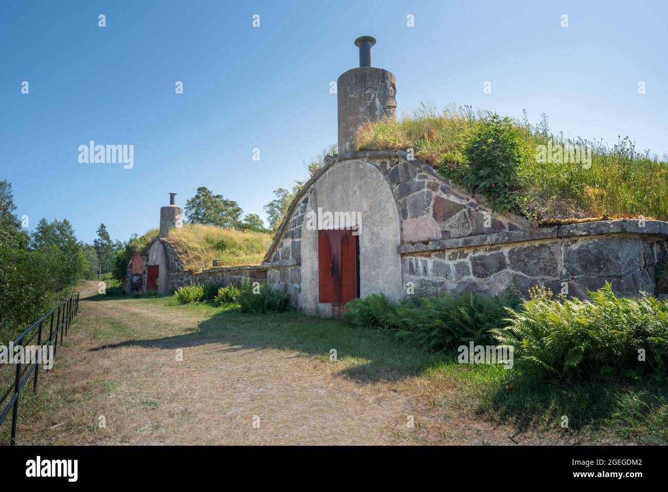 Edifici di Gun Battery nell'isola di Kuninkaansaari vicino a Vallisaari - Helsinki, Finlandia Foto Stock