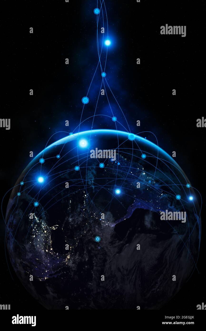 Terra dallo spazio. Concetto Internet del commercio globale. Rete e scambio di dati sul pianeta terra. Simbolo di internet, tecnologia e comunicazione. Foto Stock
