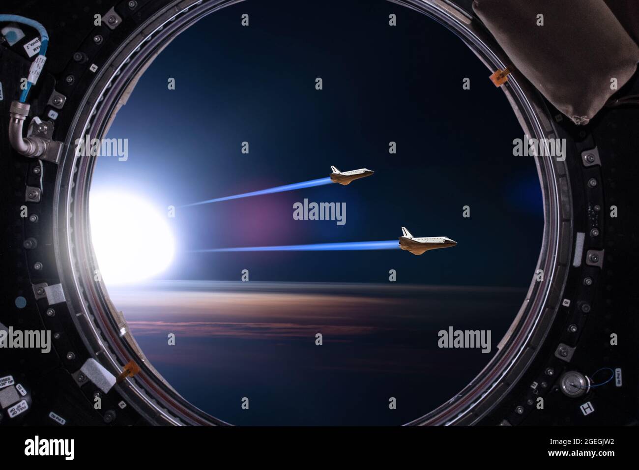 Vista da un oblò di stazione spaziale sullo sfondo terrestre. Elementi di questa immagine forniti dalla NASA. Foto Stock