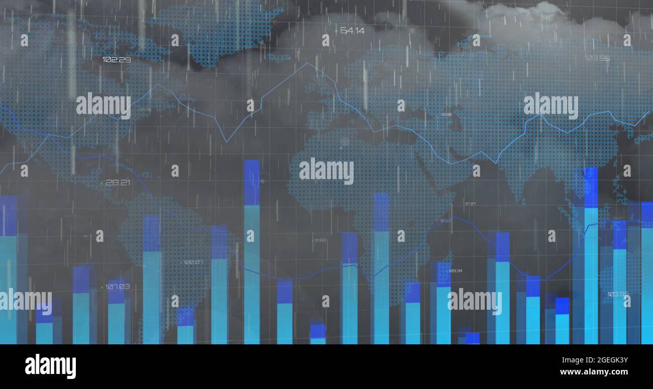 Composizione digitale dell'elaborazione dei dati finanziari sulla mappa mondiale contro la pioggia che cade nel cielo notturno Foto Stock