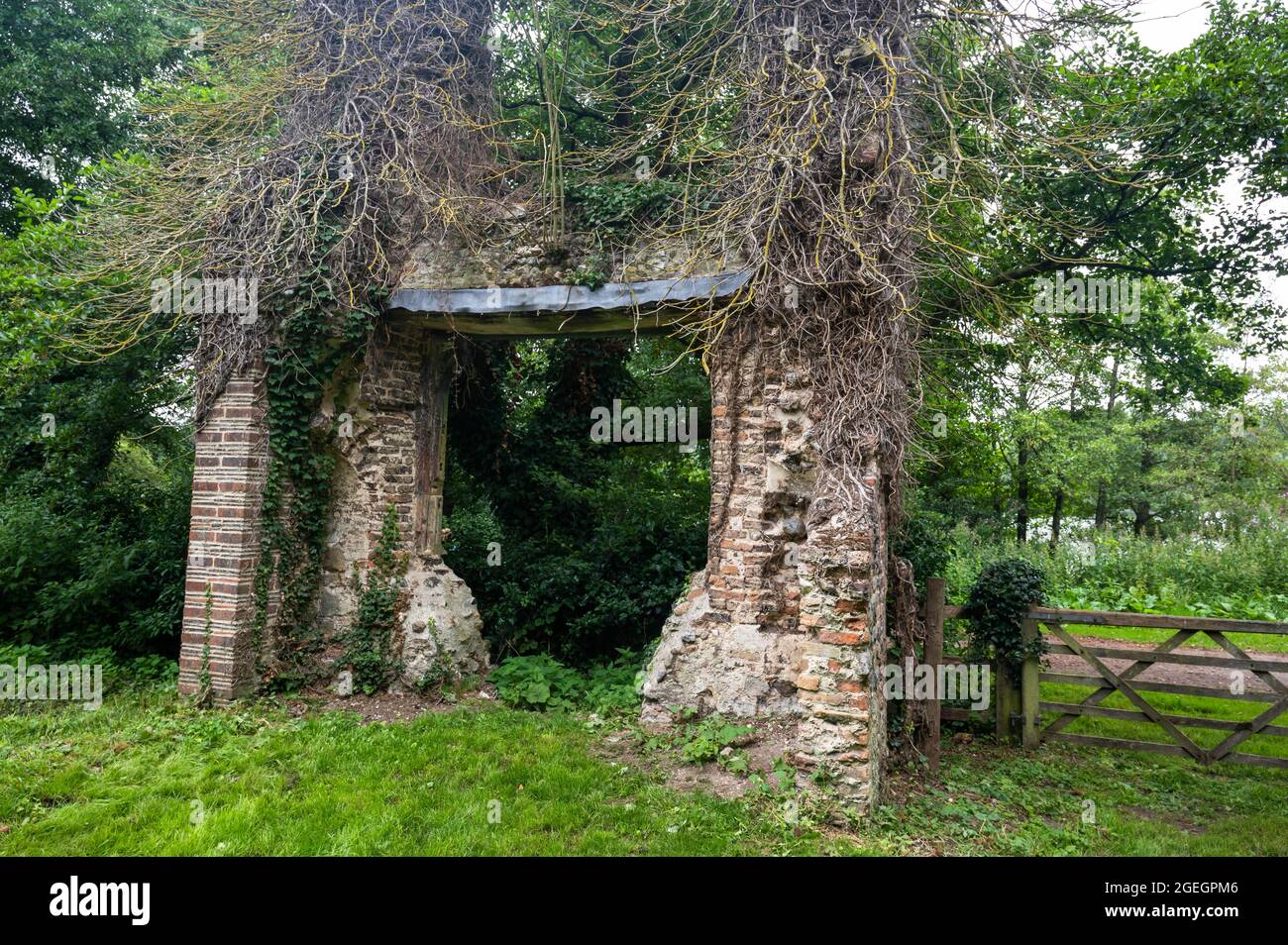 Le rovine di Trowse Newton Hall a Whittligham Country Park vicino Norwich norfolk inghilterra Foto Stock