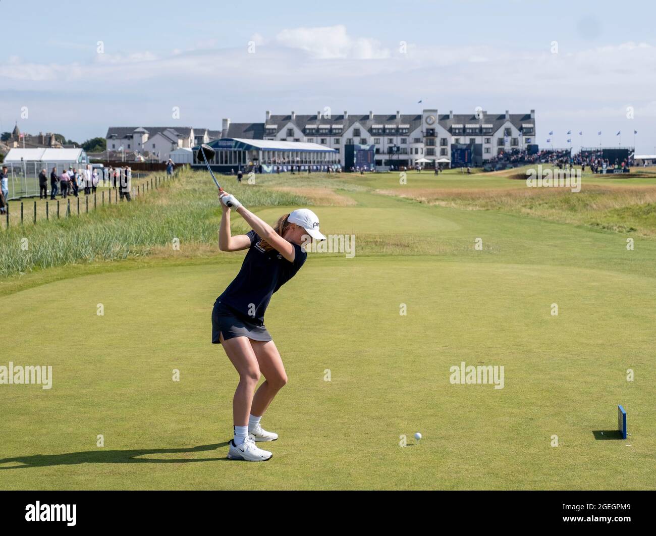 Il T-shirt Louise Duncan della Scozia si è spento al 18° giorno del Women's Open di AIG a Carnoustie. Data foto: Venerdì 20 agosto 2021. Vedi la storia di PA GOLF Women. Il credito fotografico deve essere: Ian Rutherford/PA Wire. RESTRIZIONI: L'uso è soggetto a restrizioni. Solo per uso editoriale, nessun uso commerciale senza previo consenso da parte del titolare dei diritti. Foto Stock