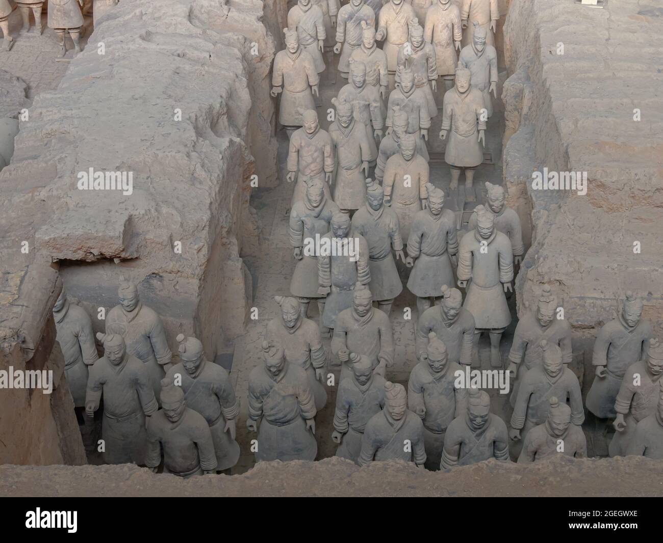 Soldati di terracotta nella tomba del primo imperatore della dinastia Qin dei guerrieri di terracotta nella contea di Lintong, Shaanxi, Xi'an, Cina, Asia Foto Stock