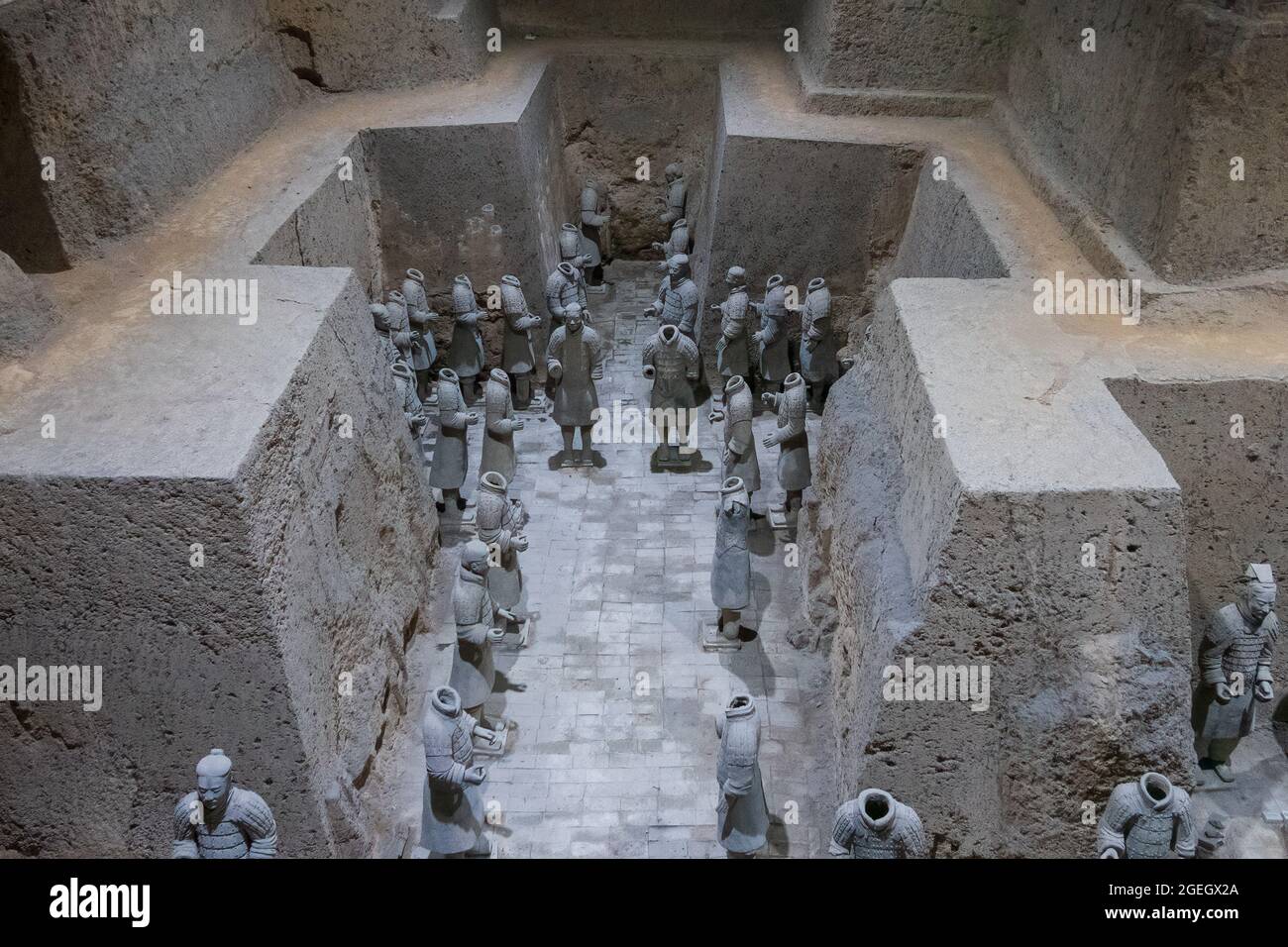 Soldati di terracotta nella tomba del primo imperatore della dinastia Qin dei guerrieri di terracotta nella contea di Lintong, Shaanxi, Xi'an, Cina, Asia Foto Stock