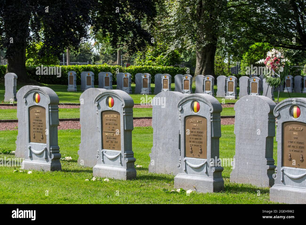 Tombe della prima Guerra Mondiale / lapidi al cimitero militare belga della Battaglia dei caschi d'Argento / Slag der Zilveren Helmen, Halen, Limburgo, Belgio Foto Stock