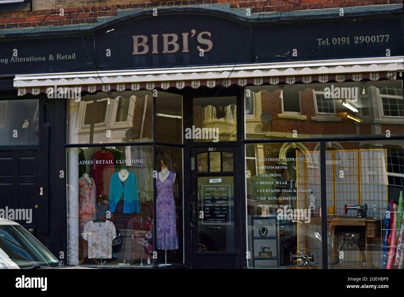WHITLEY BAY. TYNE e USURA. INGHILTERRA. 05-27-21. Negozio di abbigliamento Bibi su Station Road. Foto Stock