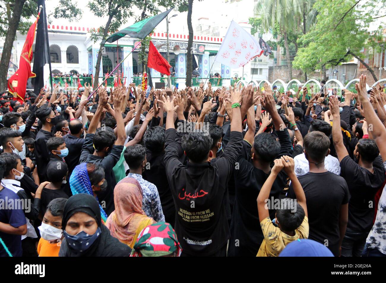 Dhaka, Bangladesh, agosto 20: Shias fa uscire la consueta sfilata di Tazia, i partecipanti, pianifica la sfilata e inizia la loro dogana di riconoscimento un paio di giorni, prima del decimo Muharram, Durante il giorno del lutto per commemorare il giorno di Ashura. Il decimo giorno di Muharram è celebrato come Ashura, i musulmani sciiti celebrano il giorno come giorno di lutto per ricordare il martirio del nipote del profeta Hazrat Muhammad, Hazrat Imam Hussain, i suoi parenti e 72 sostenitori durante lo scontro di Karbala in questo giorno nell'anno Hijri del 61. Credit: Habibur Rahman / Eyepix Group/Alamy Live News Foto Stock