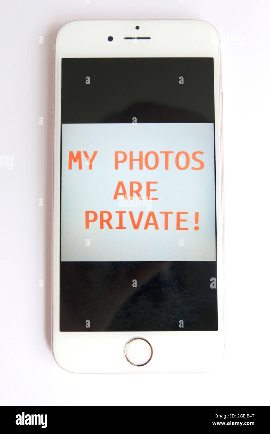 IPhone con messaggio di sicurezza dal proprietario agli snoopers Foto Stock