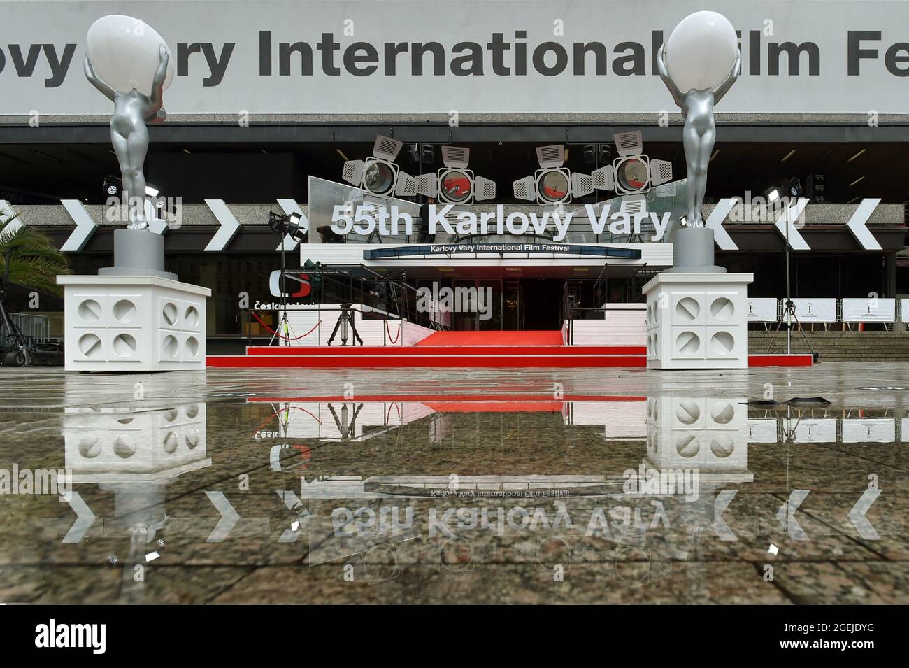 Karlovy Vary, Repubblica Ceca. 20 ago 2021. Apertura del 55° Festival Internazionale del Film di Karlovy Vary (KVIFF) a Karlovy Vary, Repubblica Ceca, 20 agosto 2021. Credit: Slavomir Kubes/CTK Photo/Alamy Live News Foto Stock