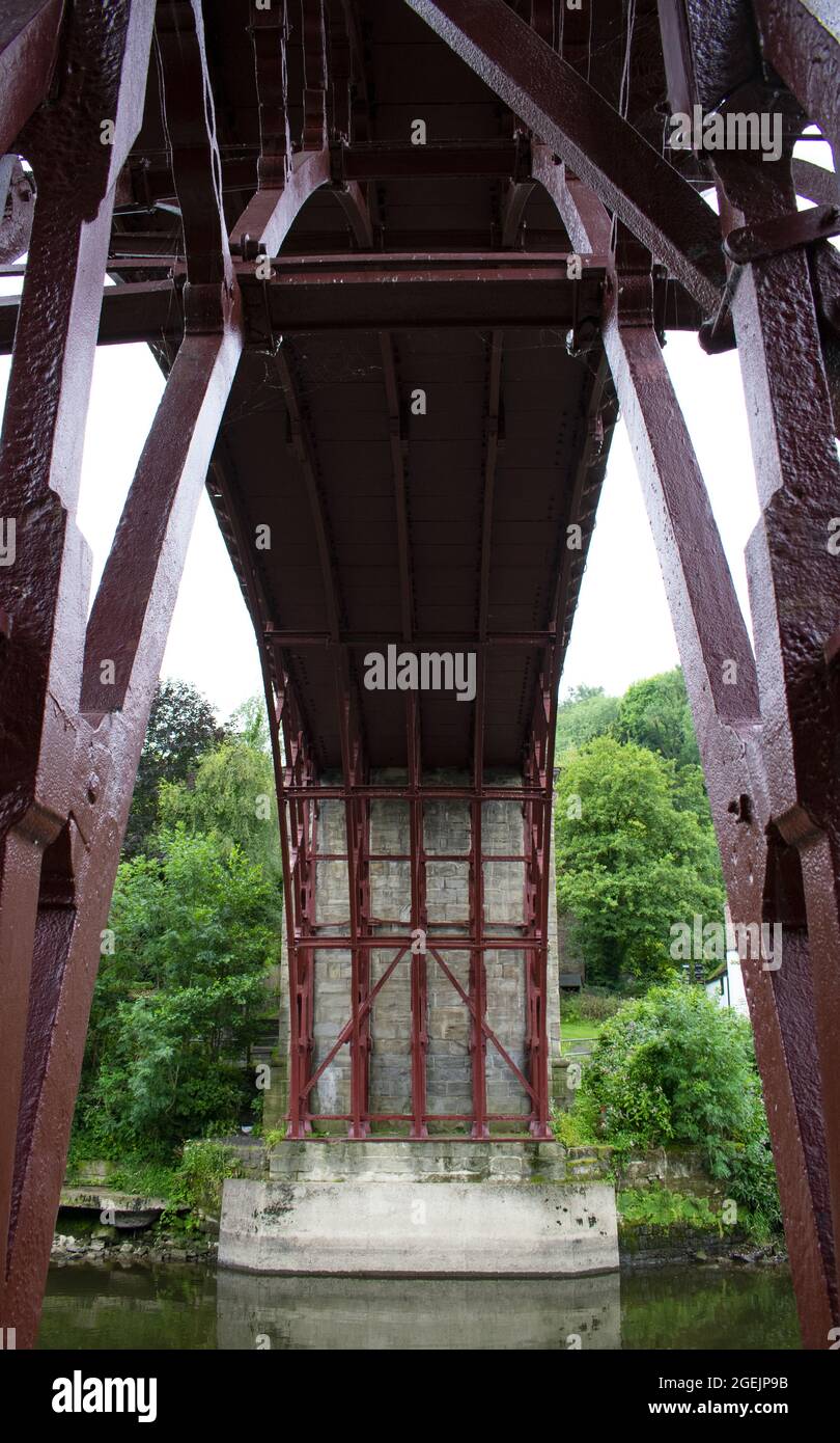 Gola di Ironbridge, Inghilterra. Monumento storico dell'UNESCO. Ponte in ghisa costruito e progettato da Thomas Telford, ingegnere della rivoluzione industriale. Foto Stock