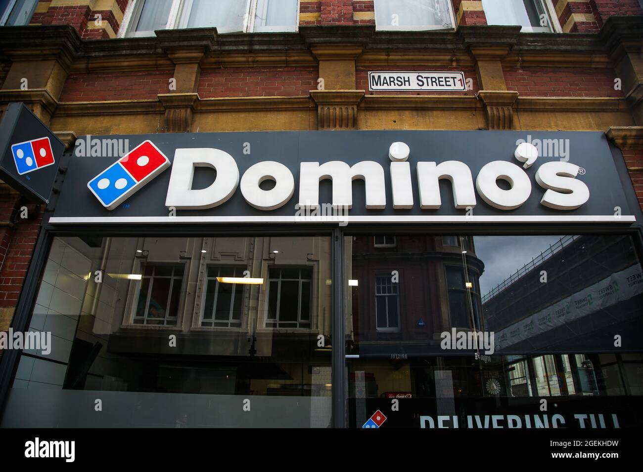 Bristol, Regno Unito. 16 Agosto 2021. Domino's Pizza logo visto in uno dei loro rami a Bristol. (Credit Image: © Dinendra Haria/SOPA Images via ZUMA Press Wire) Foto Stock