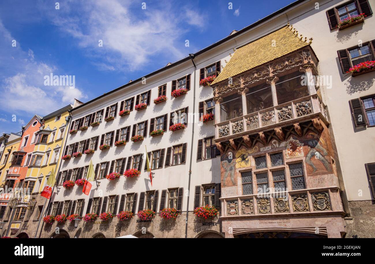 Famoso tetto d'oro nella parte della città vecchia di Innsbruck AUSTRIA, EUROPA - INNSBRUCK, AUSTRIA, EUROPA - 29 LUGLIO 2021 Foto Stock