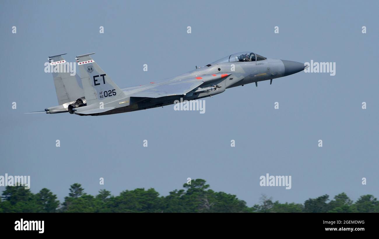 L'aeromobile 025 decollera per completare il suo volo finale e il ritiro il 30 luglio alla base dell'aeronautica Eglin, Fl. il motore doppio, monoposto F-15C volò come memoriale a Major James Duricy, un pilota di prova che morì nello stesso tipo di aeromobile durante un volo di prova nel 2002. (STATI UNITI Air Force foto di 1 Lt. Karissa Rodriguez) Foto Stock