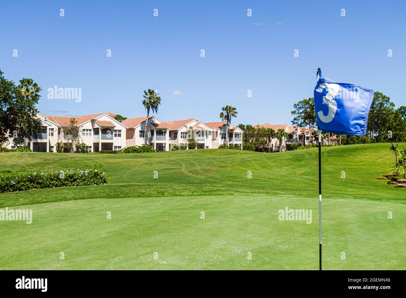 Florida Port St.Saint Lucie, PGA Village Pine Valley Perfect Drive Golf Villas, campo da golf bandiera buco verde, Foto Stock