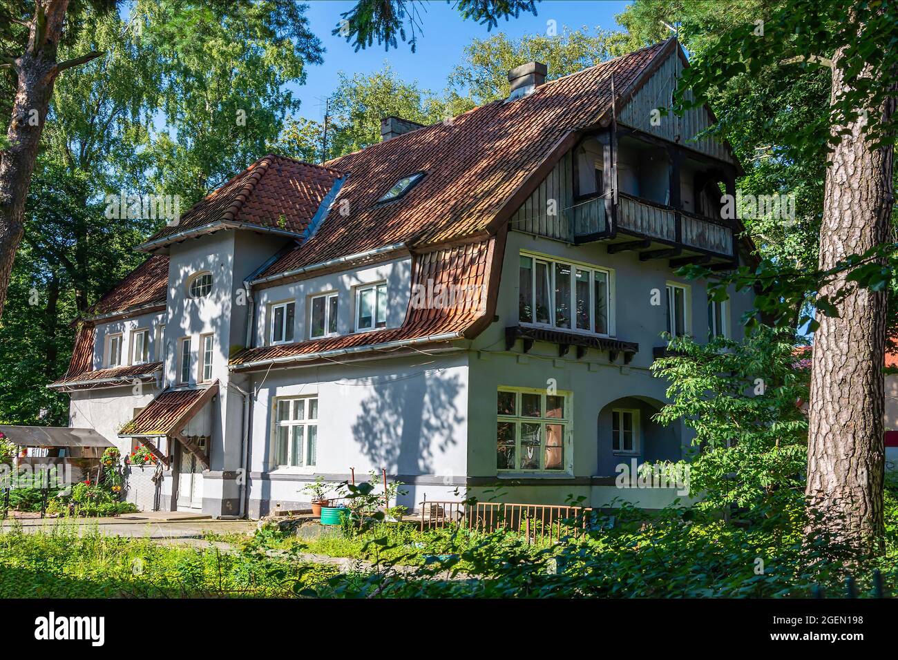 Edificio di appartamenti in via Gagarin nella località turistica di Svetlogorsk, regione di Kaliningrad Foto Stock