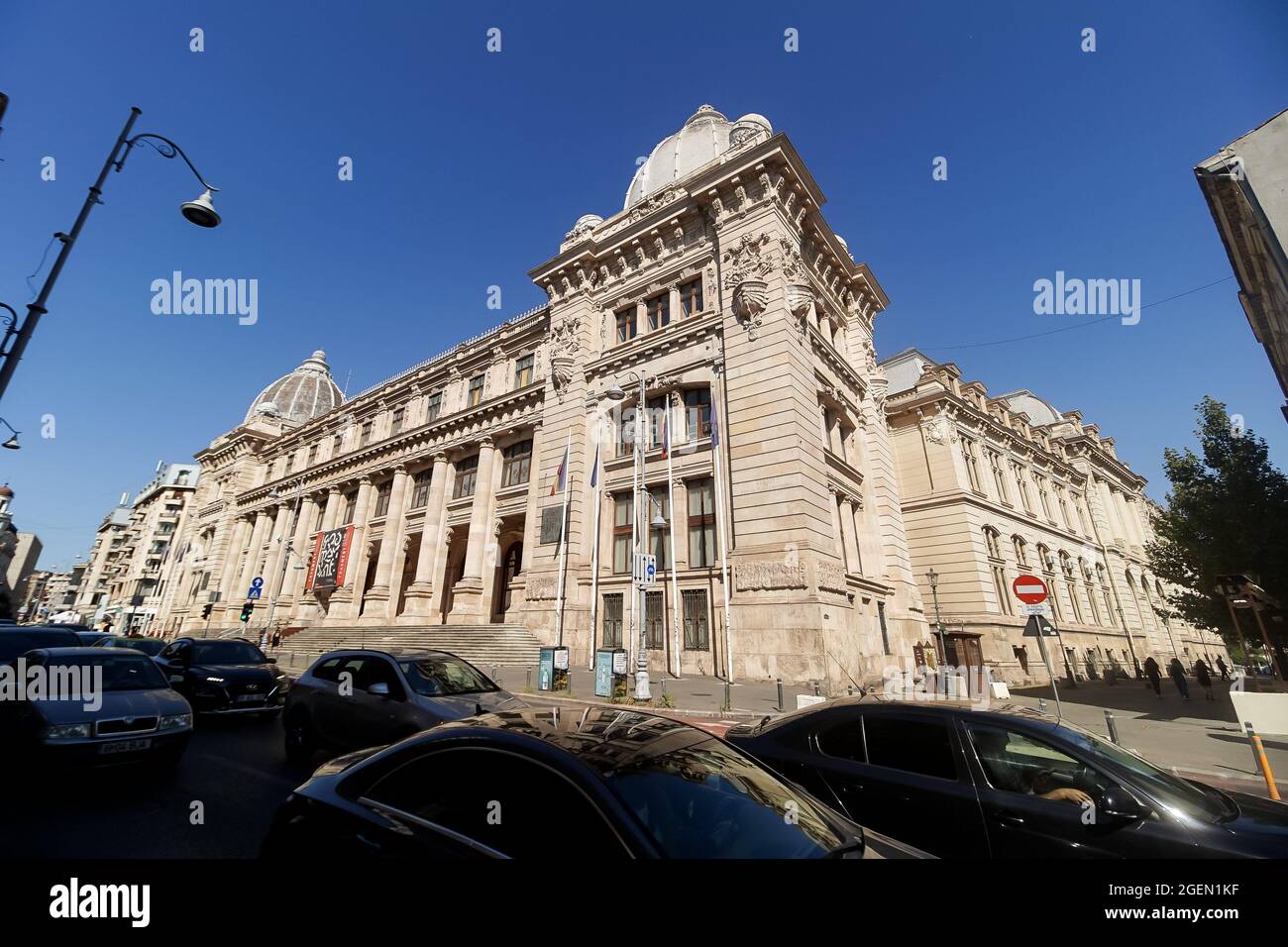 Bucarest, Romania - 17 agosto 2021: Museo Nazionale di Storia Rumena, ex Palazzo del Servizio postale, costruito tra il 1894-1900, a Bucarest, Romani Foto Stock