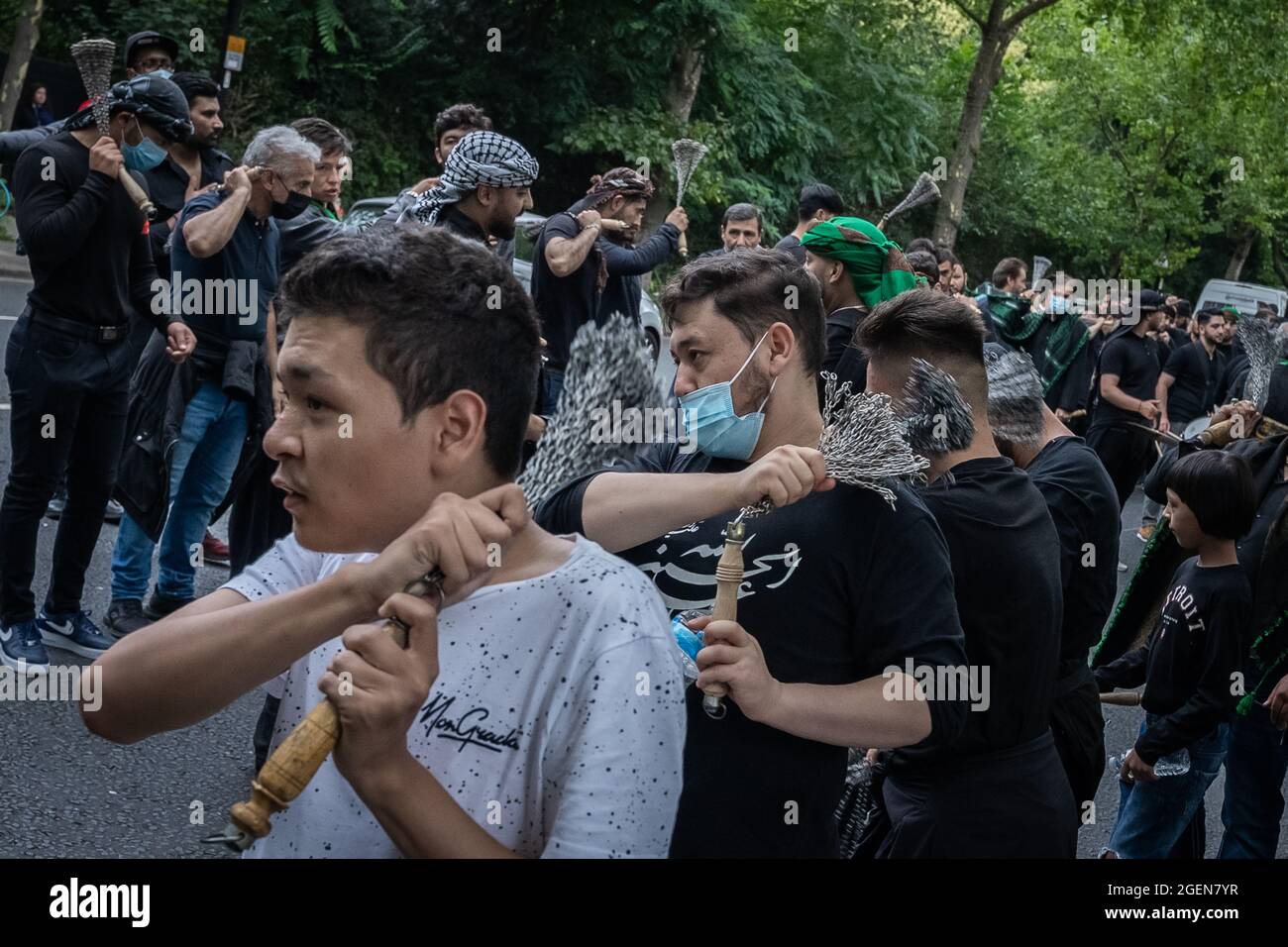 Centinaia di musulmani sciiti partecipano all'annuale Ashura Day Procession. Hyde Park, Londra, Regno Unito. Foto Stock