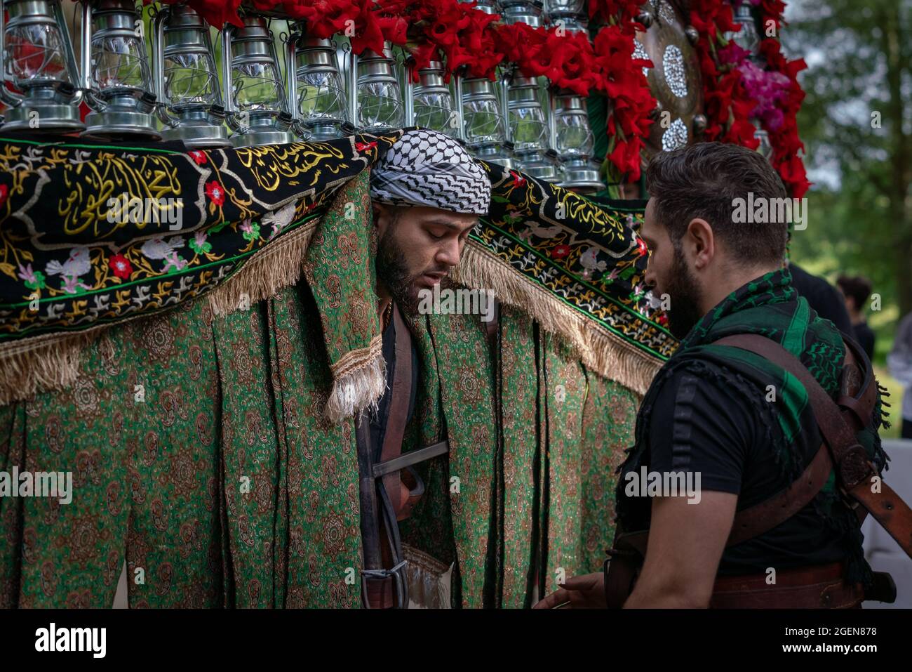 Centinaia di musulmani sciiti partecipano all'annuale Ashura Day Procession. Hyde Park, Londra, Regno Unito. Foto Stock