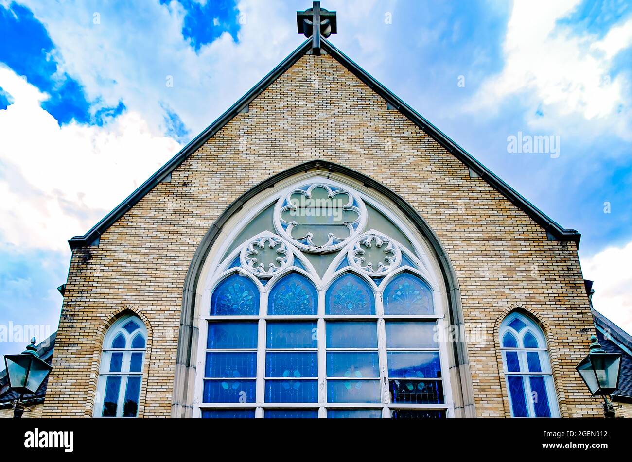 La Chiesa Presbiteriana centrale è illustrata, 14 agosto 2021, a Mobile, Alabama. La chiesa è anche conosciuta localmente come “la chiesa con le porte turchesi”. Foto Stock