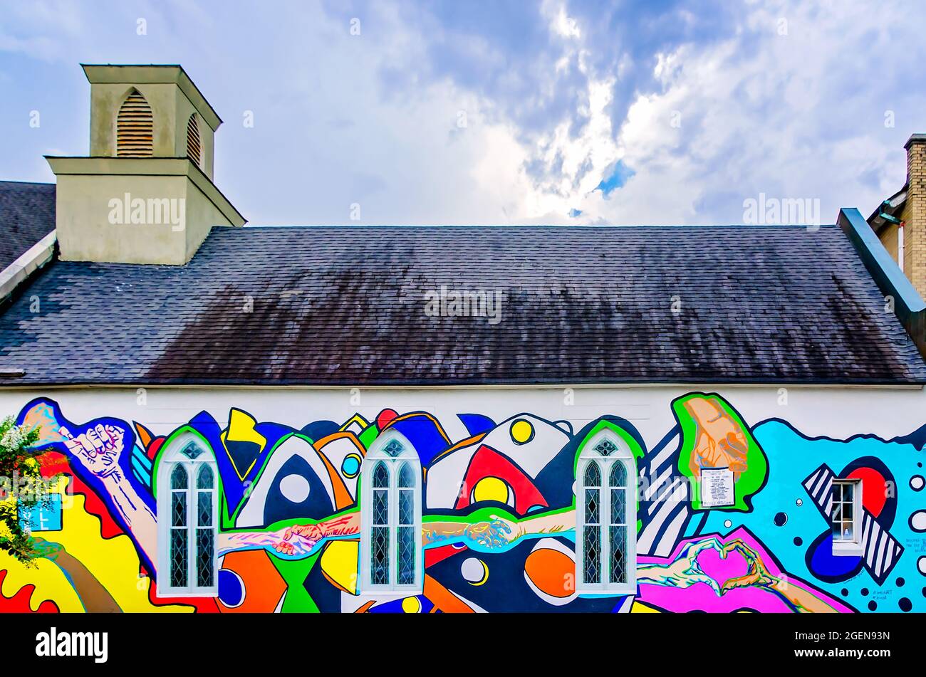 Un murale della Chiesa Presbiteriana Centrale mette in evidenza la missione della Chiesa di amore, servizio, accoglienza e speranza, 14 agosto, 2021, a Mobile, Alabama. Foto Stock