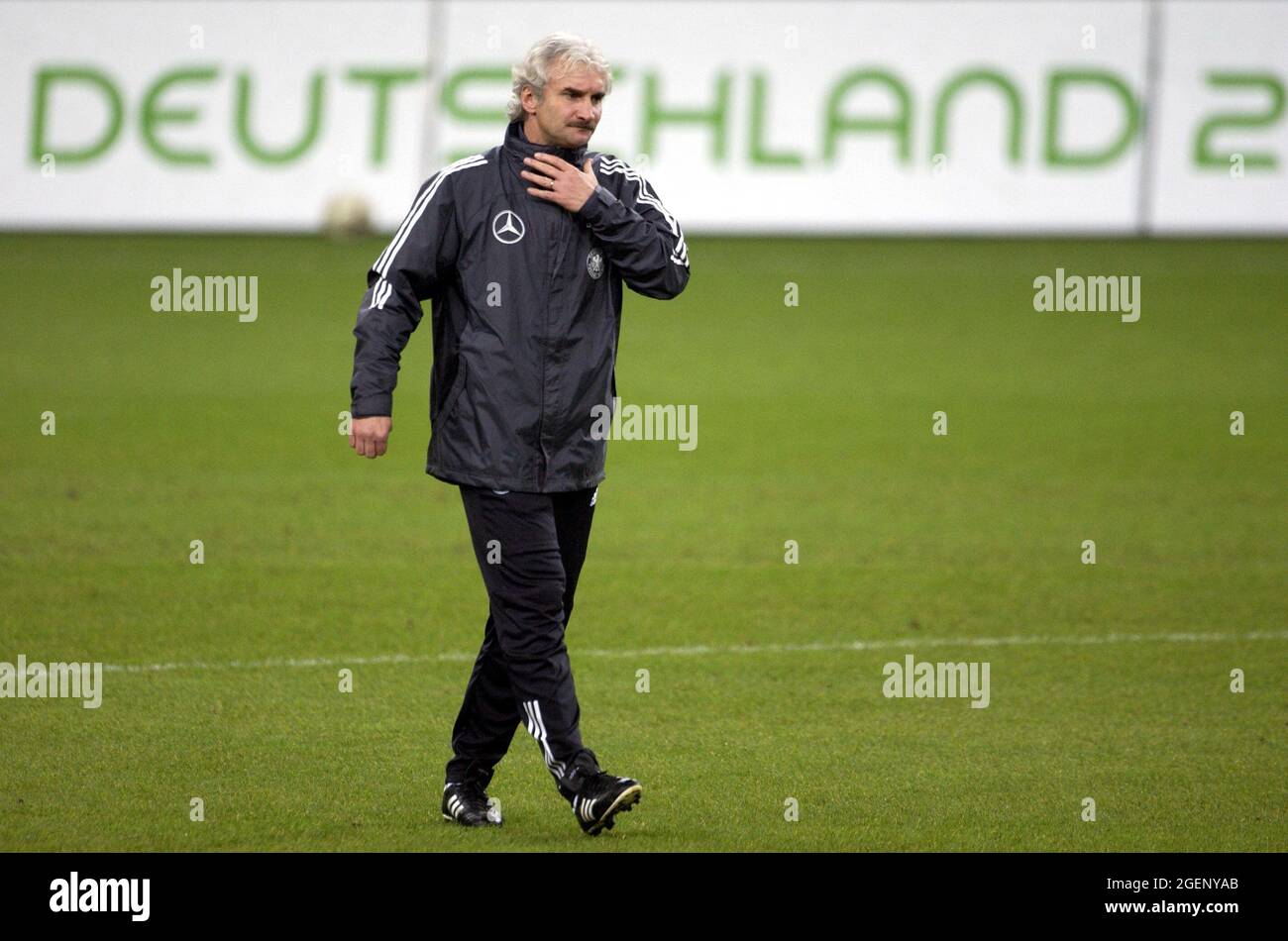 Arena auf Schalke Gelsenkirchen Germania 19.11.2002, Calcio: Sessione di allenamento Nazionale tedesca - Rudi Voeller, Foto Stock