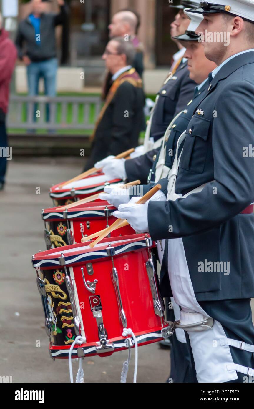 Glasgow, Scozia, Regno Unito. 21 agosto 2021. I membri che partecipano alla City of Glasgow Campsie Branch Club Apprentice Boys of Derry processione attraverso le strade della città, tra cui la posa di una corona al Cenotaph in George Square. Credit: SKULLY/Alamy Live News Foto Stock