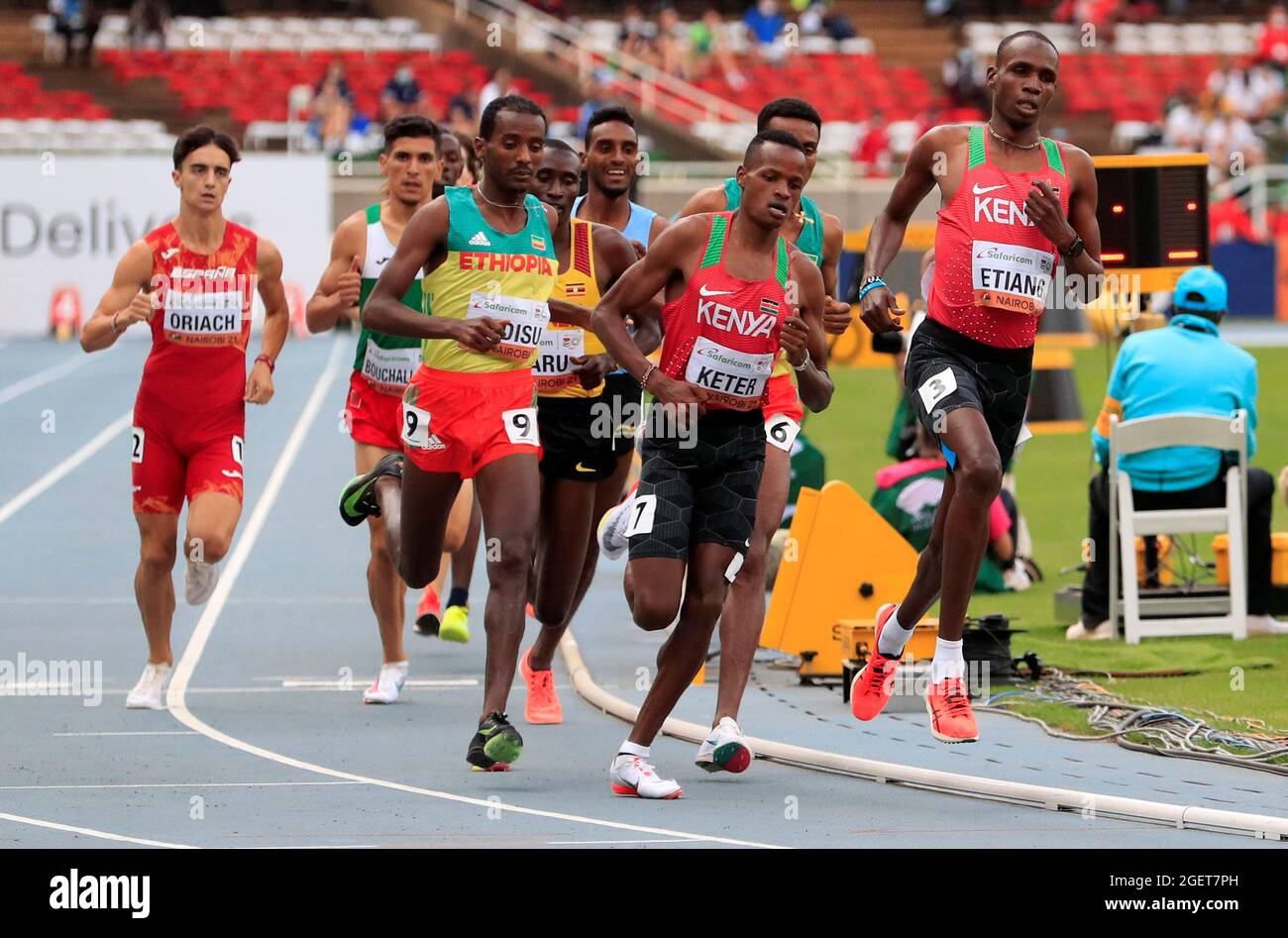 Atletica - Campionati mondiali di atletica U20 2021 - atleti che gareggiano nella finale maschile di 1500 m - Kasarani Stadium, Nairobi, Kenya - 21 agosto 2021. REUTERS/Thomas Mukoya Foto Stock