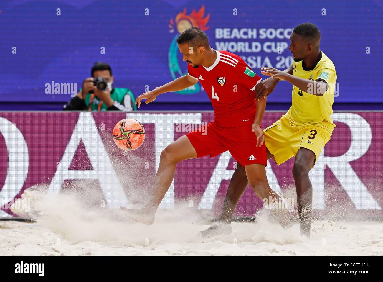 Mosca, Russia. 21 Agosto 2021. 21 agosto 2021; Stadio Luzhniki, Mosca, Russia: Torneo di calcio sulla spiaggia della Coppa del mondo FIFA; Waleed Beshr degli Emirati Arabi Uniti si è sfidato durante la partita tra Mozambico ed Emirati Arabi Uniti, per il secondo round del Group B Credit: Action Plus Sports Images/Alamy Live News Foto Stock