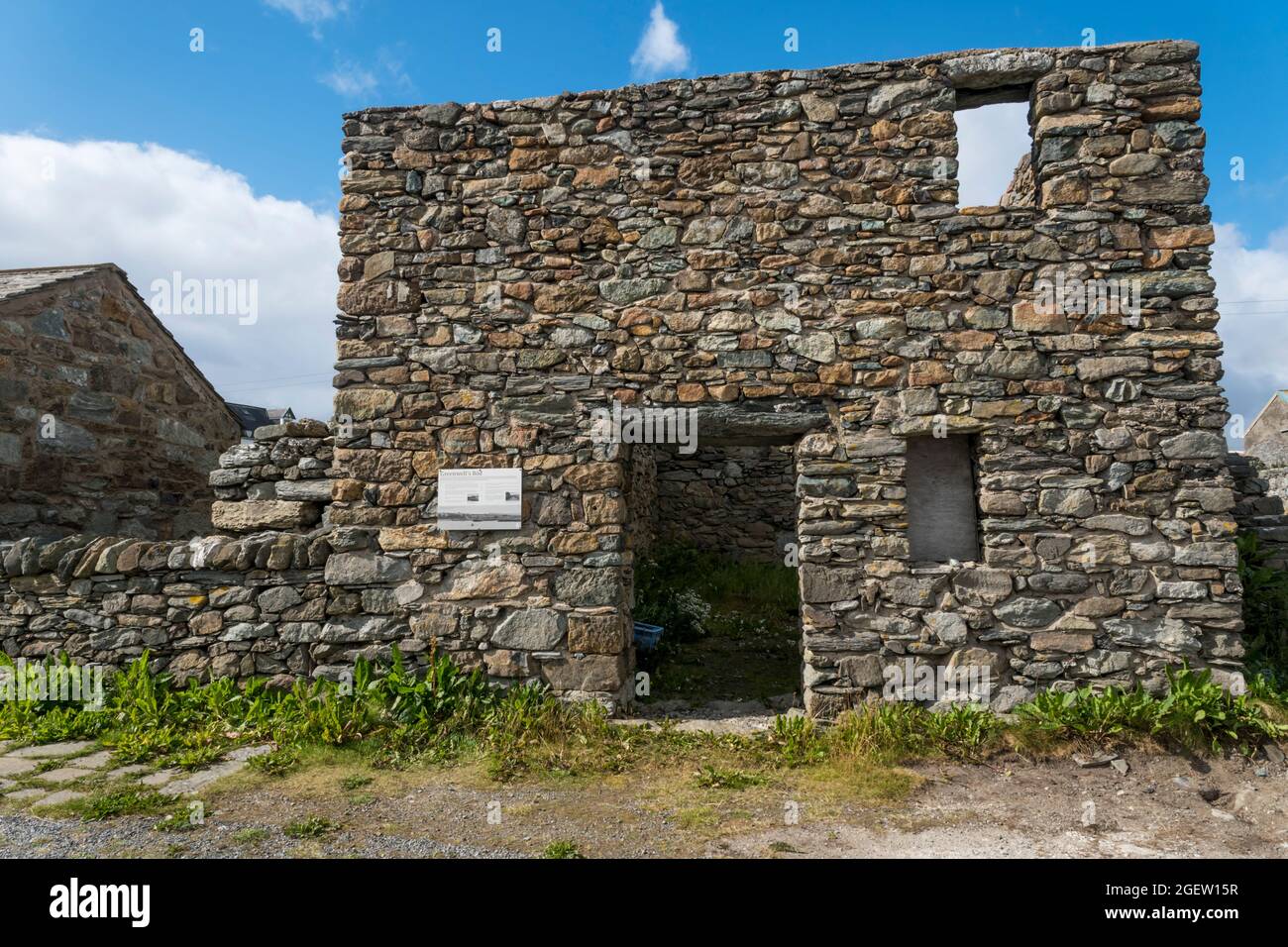 I resti di Greenwell's Bod, o stand, dietro il porto di Uyeasound su Unst. Risale al 1640 ed era un negozio e magazzino anseatico. Foto Stock