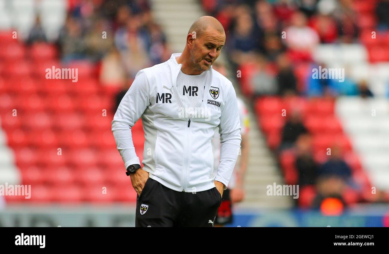 SUNDERLAND, REGNO UNITO. 21 AGOSTO AFC Wimbledon Manager Mark Robinson durante la partita della Sky Bet League 1 tra Sunderland e AFC Wimbledon allo Stadio della luce di Sunderland sabato 21 agosto 2021. (Credit: Michael driver | MI News) Credit: MI News & Sport /Alamy Live News Foto Stock