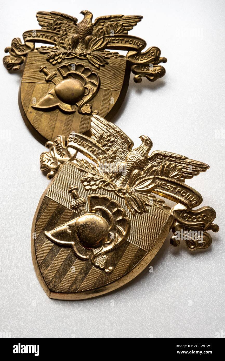 Creste Shako Uniform Brass lucide e non lucidate, USMA, USA Foto Stock