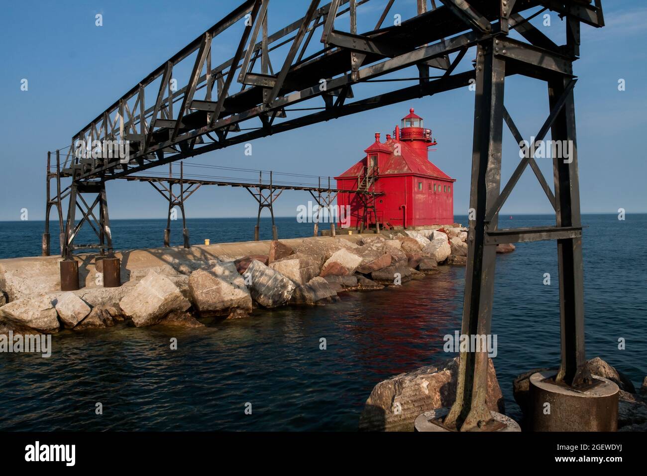 The Breakwater at the Sturgeon Bay Ship Canal Pierhead Lighthouse, Sturgeon Bay, Wisconsin, USA Foto Stock