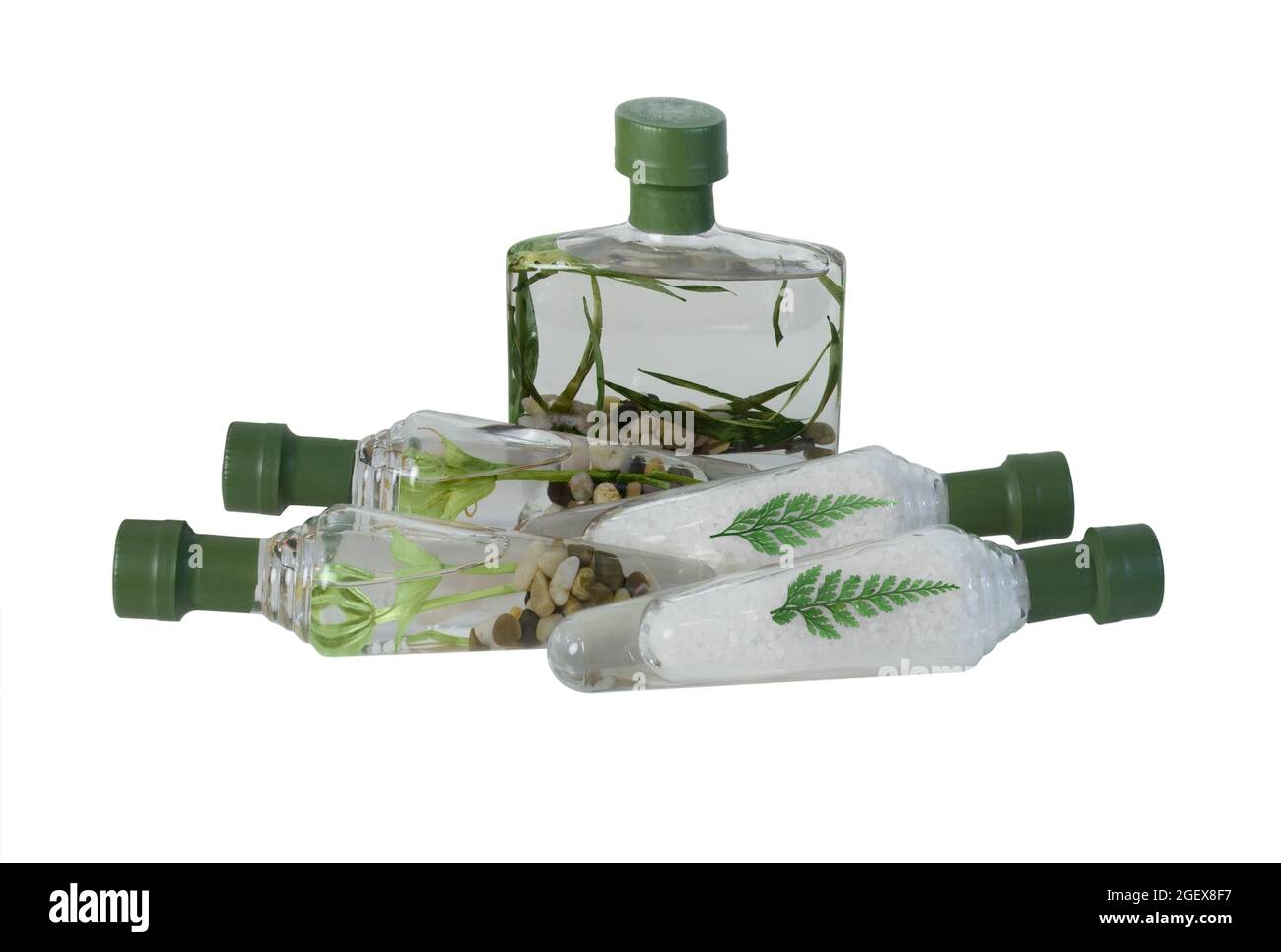 A forma di cono i biberon che contengono sali da bagno e oli da bagno per un bagno rilassante - percorso incluso Foto Stock