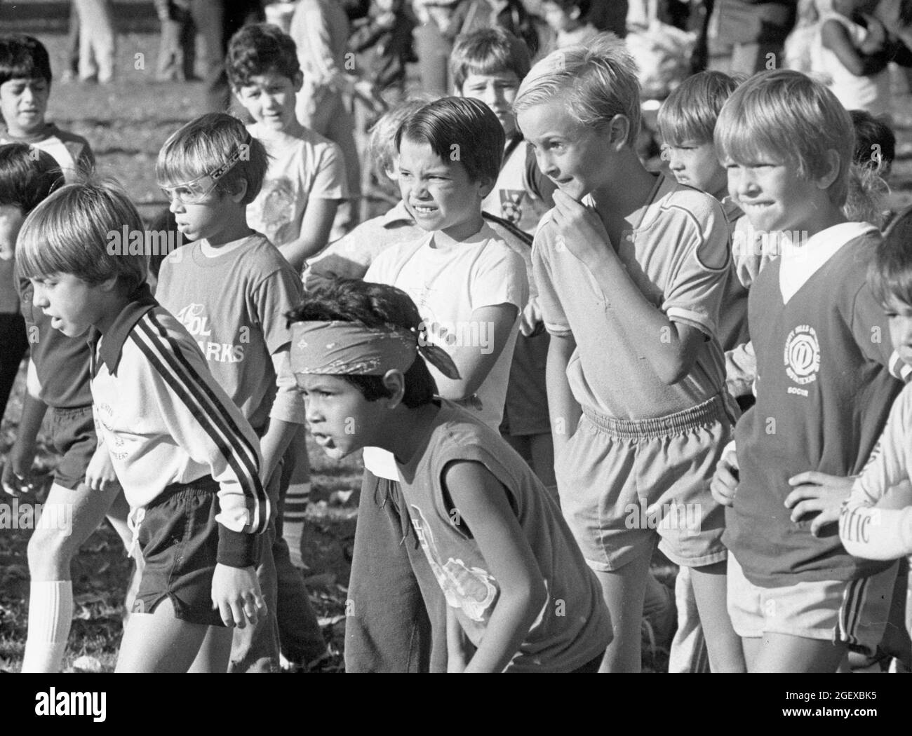 Austin Texas USA, circa 1990: Ragazzi giovani alla linea di partenza del footrace per bambini. ©Bob Daemmrich Foto Stock