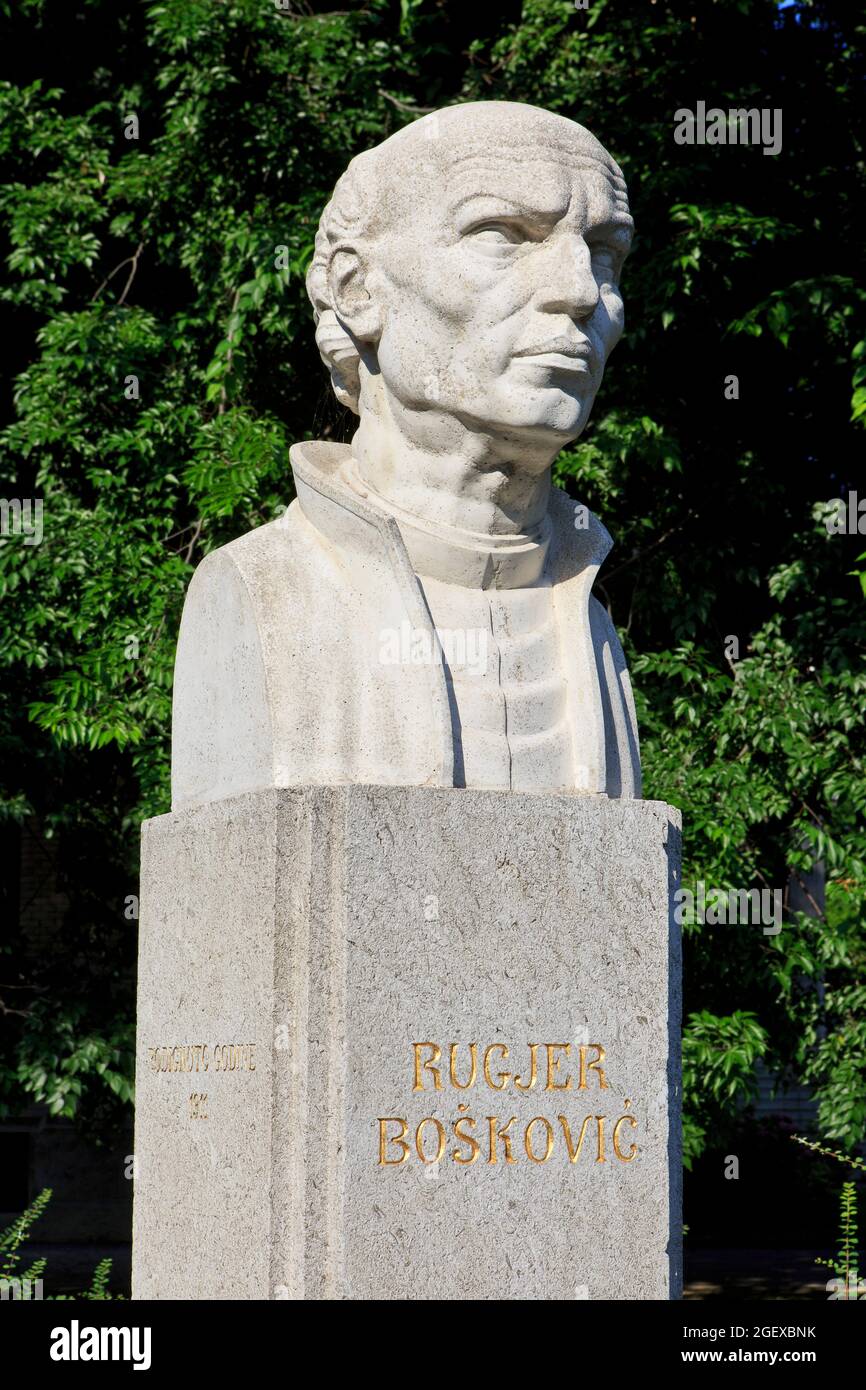 Busto del fisico croato, diplomatico, poeta, teologo, sacerdote gesuita e polimato Roger Joseph Boscovic (1711-1787) a Zagabria, Croazia Foto Stock