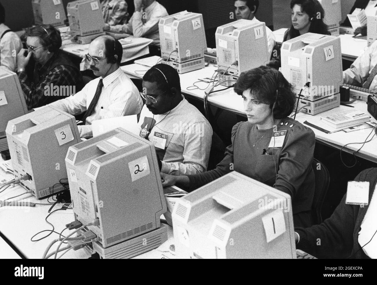 Austin Texas USA, circa 1989: Corso di formazione informatica per dipendenti governativi su computer Apple Macintosh. ©Bob Daemmrich Foto Stock