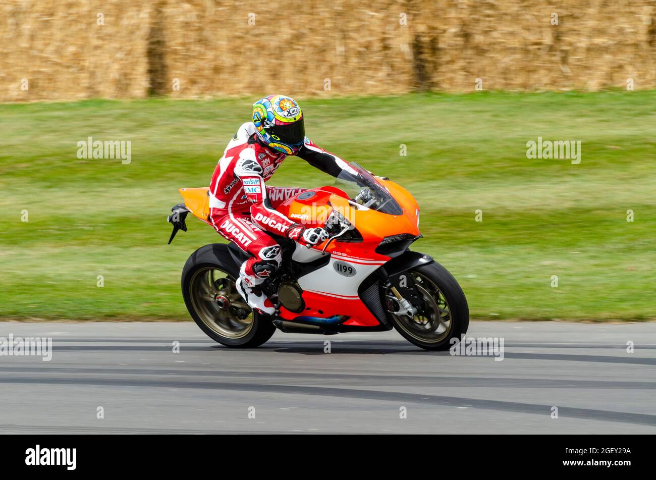 Ducati 1199 Superleggera motocicletta che corre sulla pista di salita al Goodwood Festival of Speed Motor Racing evento 2014. Bici in edizione limitata Foto Stock