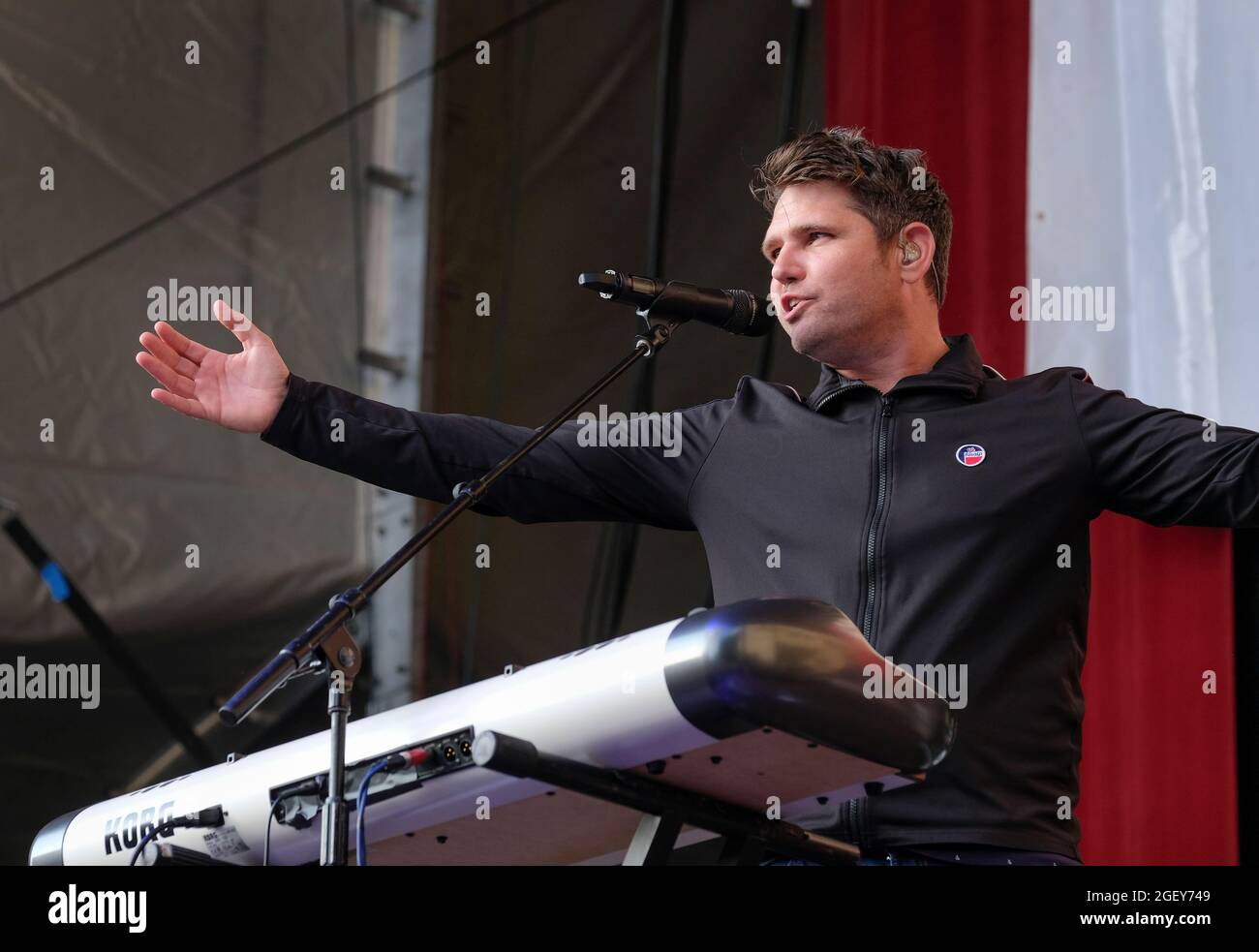 Farnham, Regno Unito. 21 Agosto 2021. Roy Stride di Scouting for Girls che si esibisce al Weyfest Music Festival. Credit: MusicLive/Alamy Live News Foto Stock